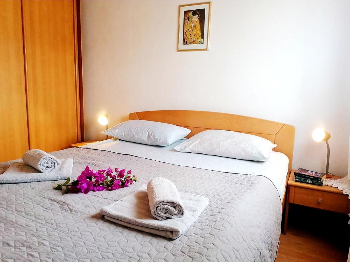 Apartments Mladen Sućuraj Екстериор снимка
