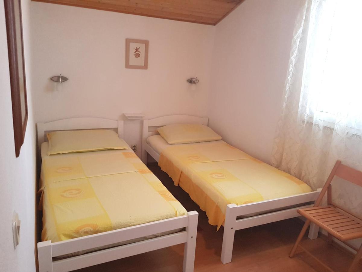 Apartments Mladen Sućuraj Екстериор снимка