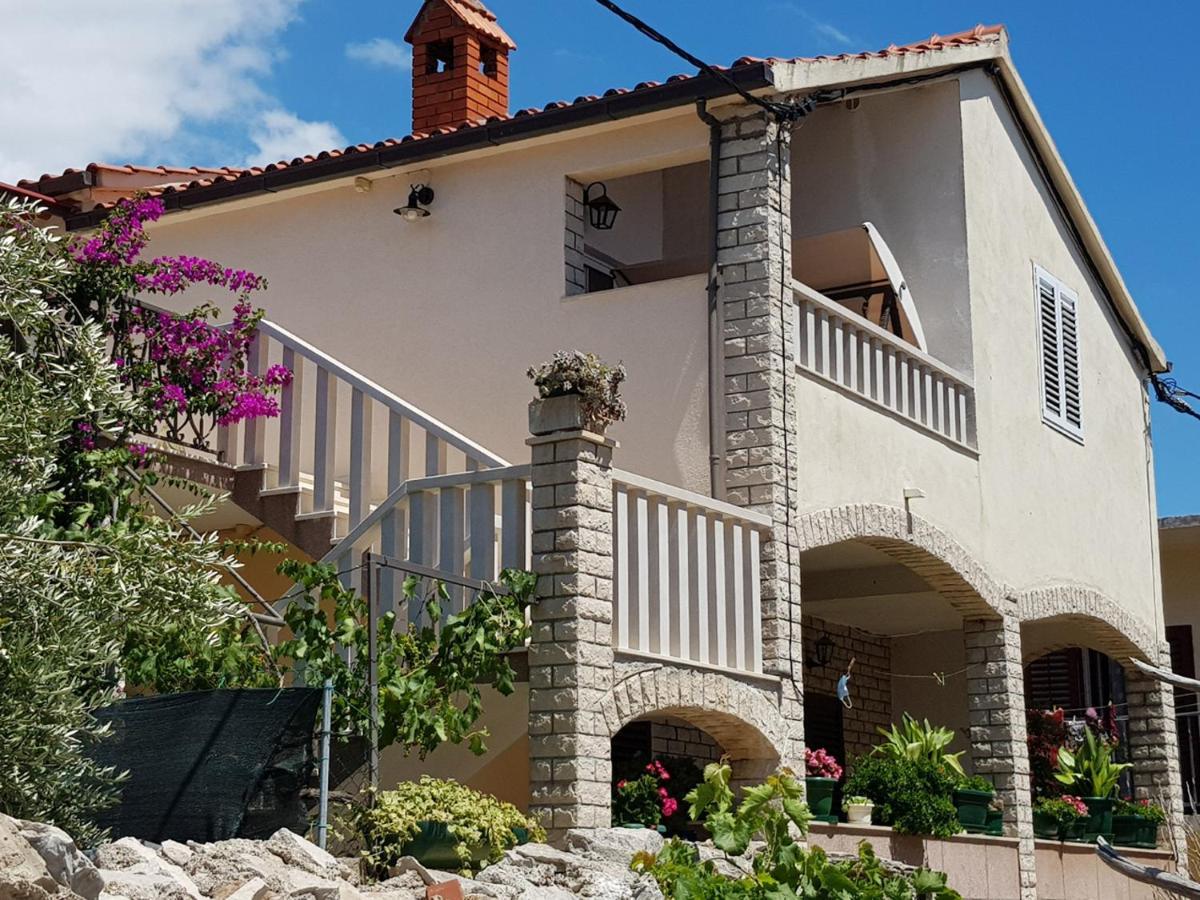 Apartments Mladen Sućuraj Екстериор снимка