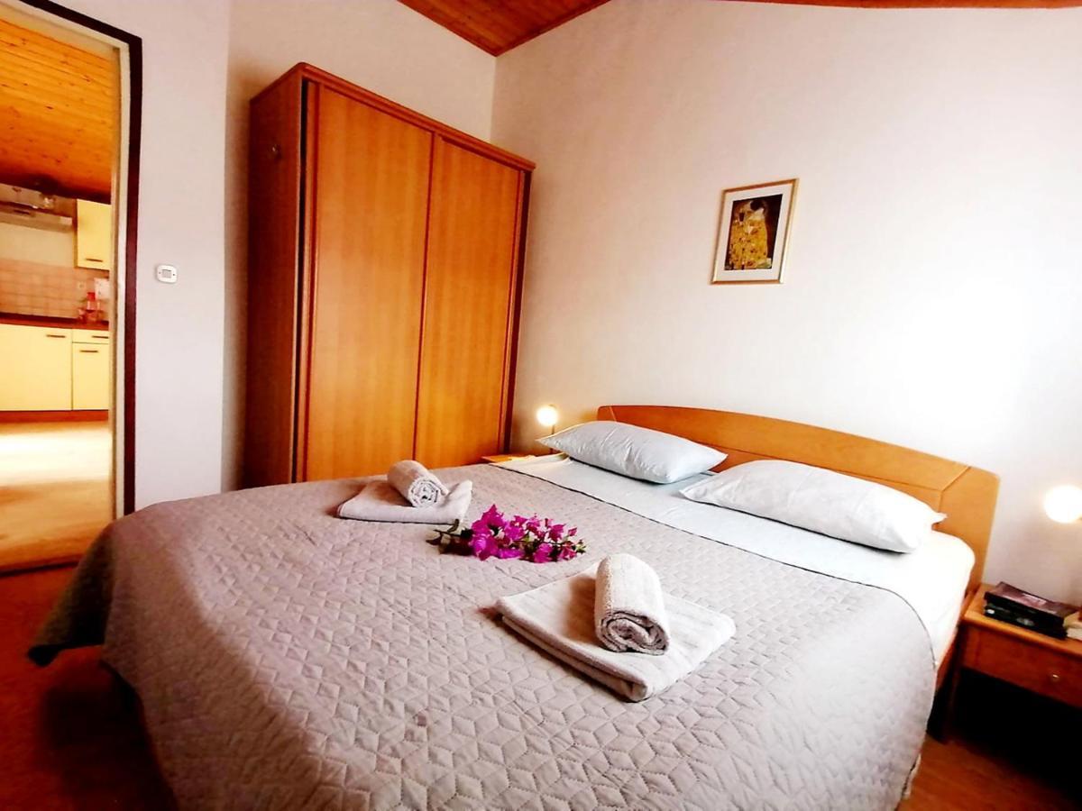 Apartments Mladen Sućuraj Екстериор снимка
