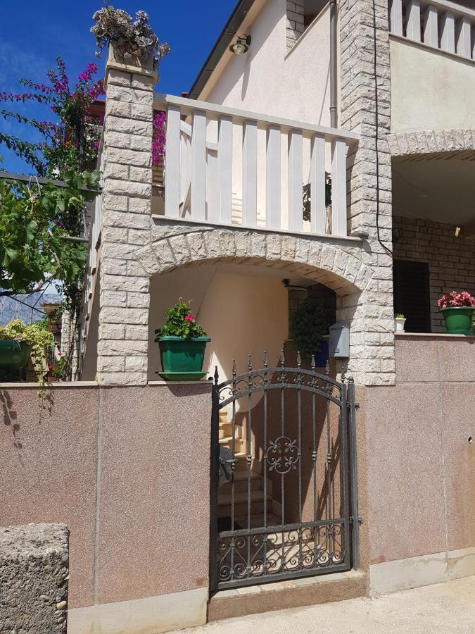 Apartments Mladen Sućuraj Екстериор снимка