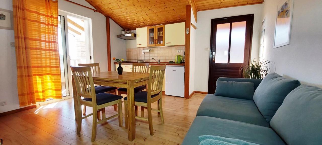 Apartments Mladen Sućuraj Екстериор снимка