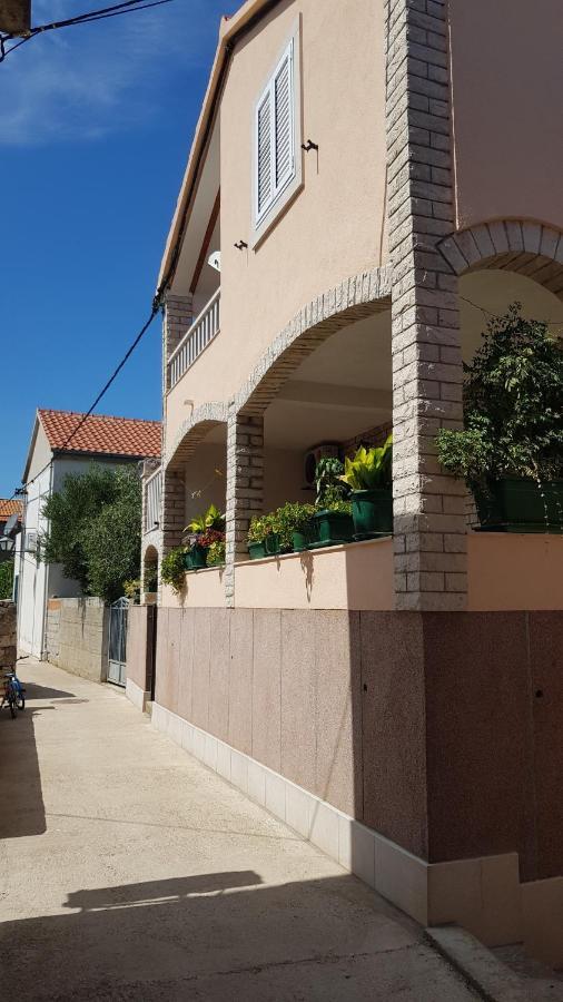 Apartments Mladen Sućuraj Екстериор снимка