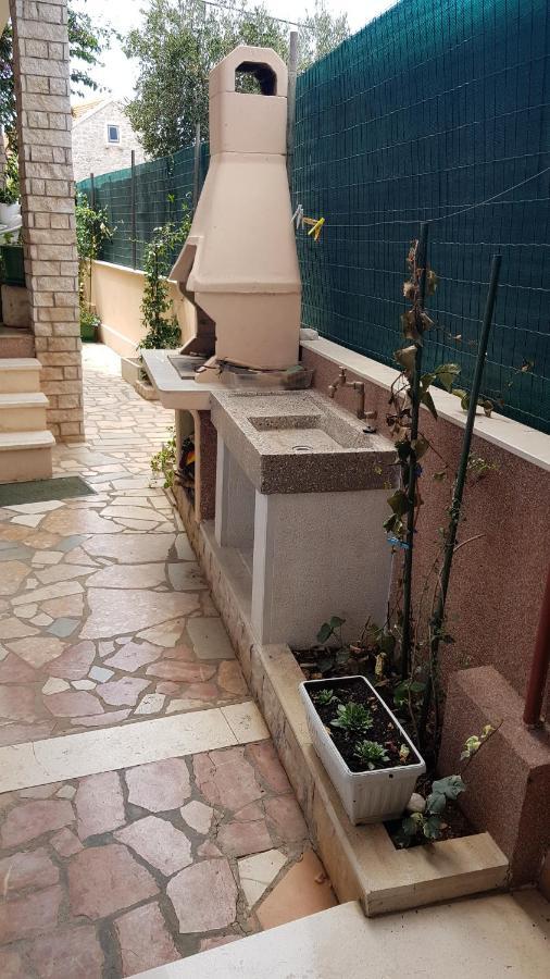 Apartments Mladen Sućuraj Екстериор снимка