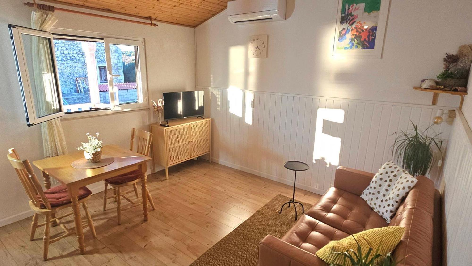 Apartments Mladen Sućuraj Екстериор снимка