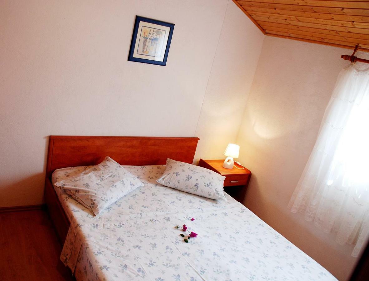 Apartments Mladen Sućuraj Екстериор снимка