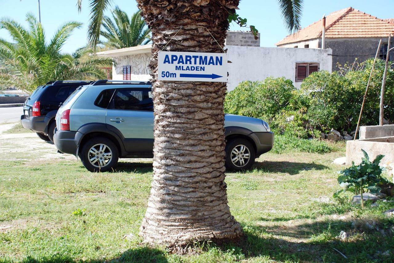 Apartments Mladen Sućuraj Екстериор снимка